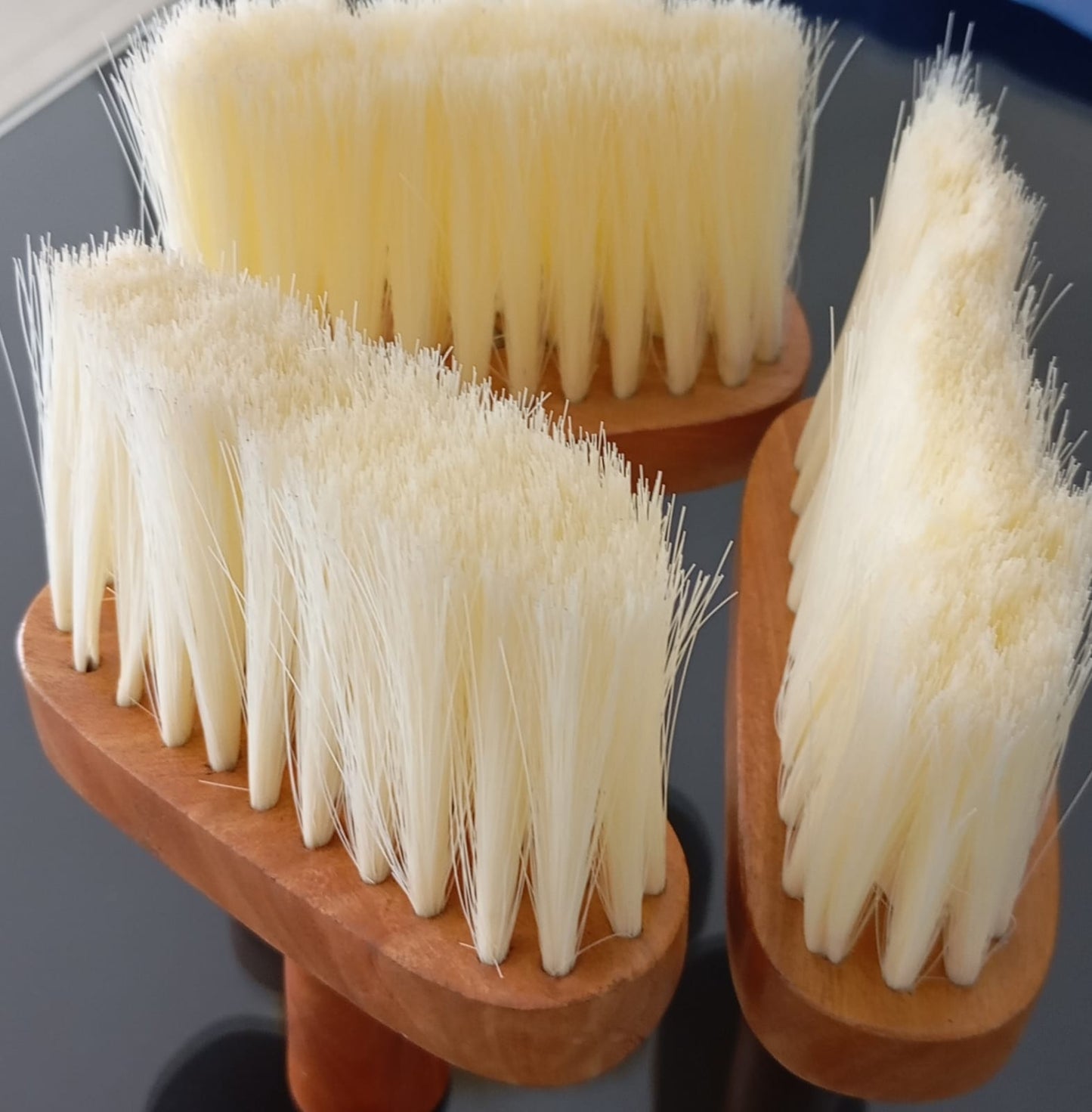 Cepillo con mango de madera